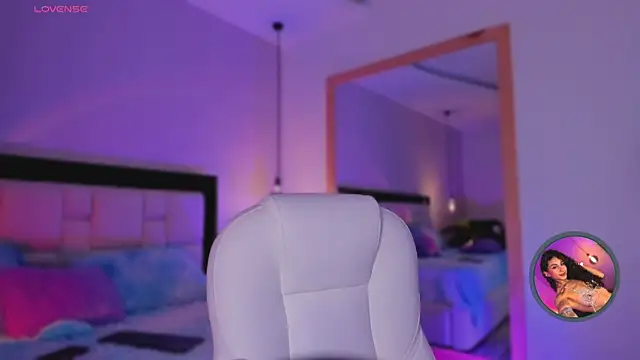 Snapshot of MiissCharlotte chatting on 09-24-25, 04:38 MiissCharlotte online show from 09-24-25, 04:38