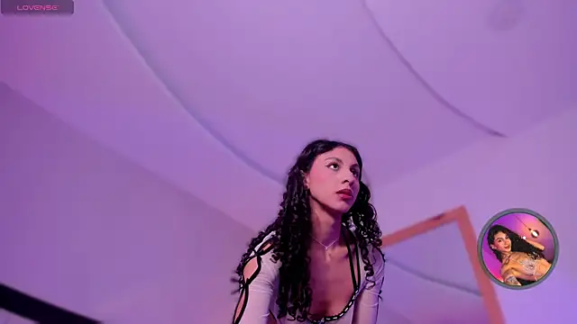 Snapshot of MiissCharlotte chatting on 10-09-25, 06:33 MiissCharlotte online show from 10-09-25, 06:33