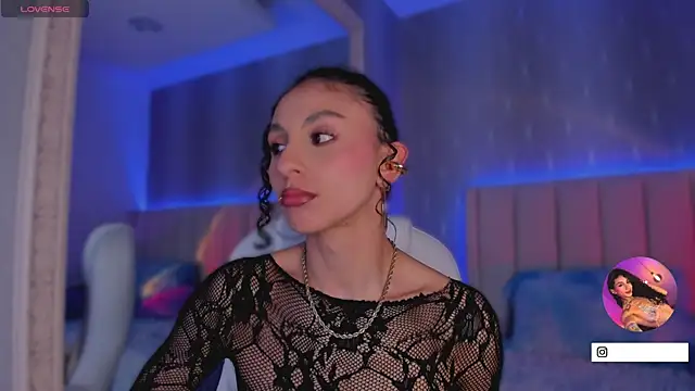 Snapshot of MiissCharlotte chatting on 10-15-25, 05:18 MiissCharlotte online show from 10-15-25, 05:18