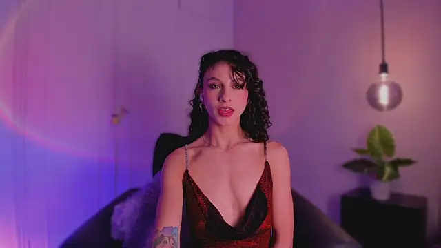 Snapshot of MiissCharlotte chatting on 10-26-25, 05:35 MiissCharlotte online show from 10-26-25, 05:35