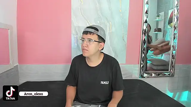 Snapshot of aron_alexa chatting on 01-18-25, 01:29 aron alexa online show from 01-18-25, 01:29