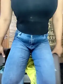 Snapshot of Anamika_24 chatting on 10-17-25, 03:31 Anamika 24 online show from 10-17-25, 03:31