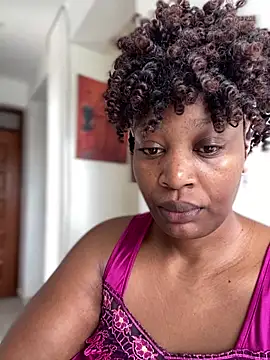 MsWhiteChocolatte online show from 04-17-26, 09:45