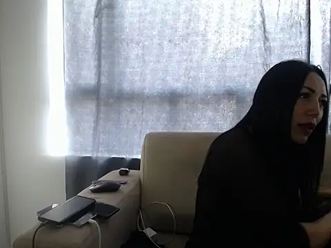 Laura martin  online show from 11-06-25, 04:08