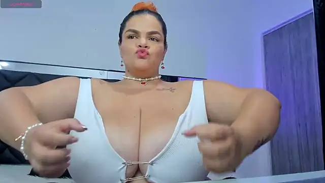 Snapshot of Sara_Thompsoon chatting on 12-13-24, 11:55 Sara Thompsoon online show from 12-13-24, 11:55