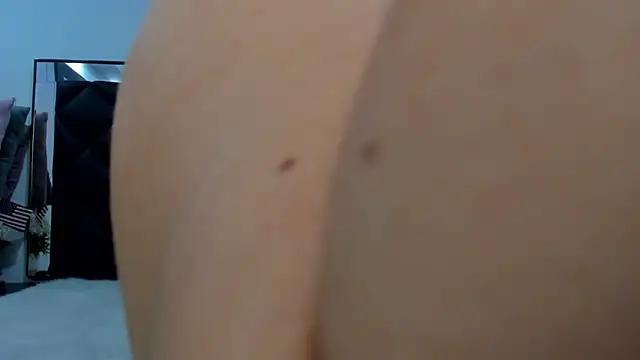 Snapshot of Sara_Thompsoon chatting on 12-15-24, 12:17 Sara Thompsoon online show from 12-15-24, 12:17