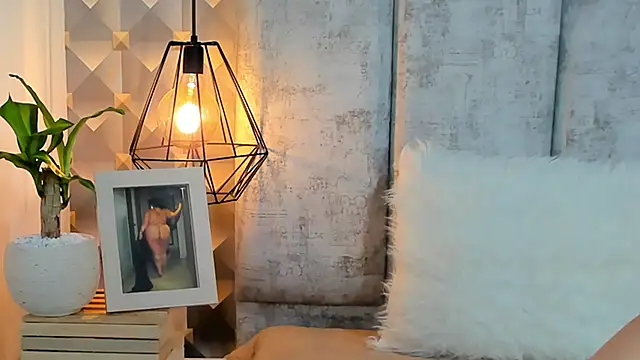 Snapshot of Sara_Thompsoon chatting on 02-08-26, 12:08 Sara Thompsoon online show from 02-08-26, 12:08