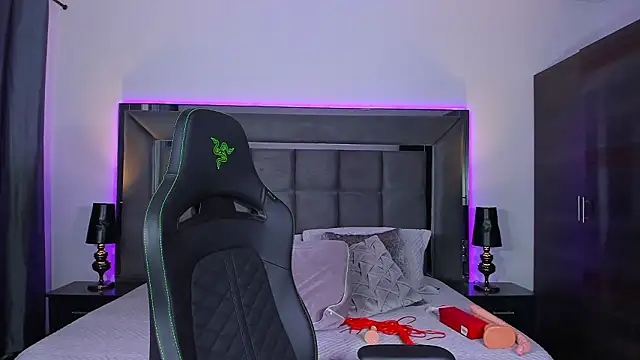 Snapshot of Emmilysantibanez chatting on 02-19-26, 02:46 Emmilysantibanez online show from 02-19-26, 02:46