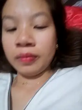 Snapshot of -Almira- chatting on 10-28-25, 04:20 -Almira- online show from 10-28-25, 04:20