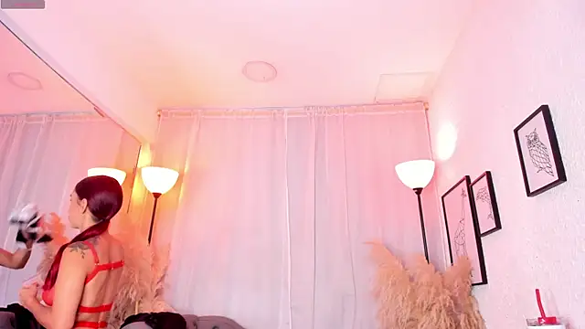 Snapshot of scarlett_johs chatting on 10-11-25, 12:15 scarlett johs online show from 10-11-25, 12:15