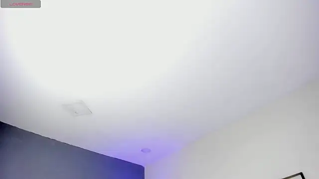 Snapshot of scarlett_johs chatting on 10-14-25, 11:22 scarlett johs online show from 10-14-25, 11:22