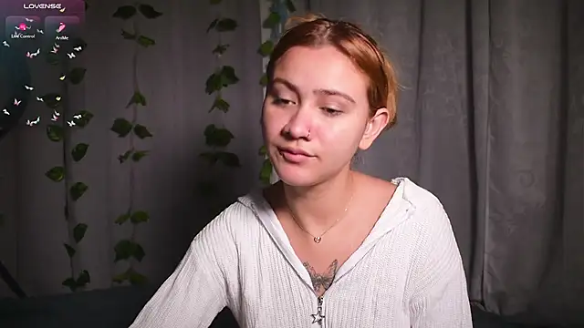 IsabellaFerreiraa online show from 12-30-24, 01:47