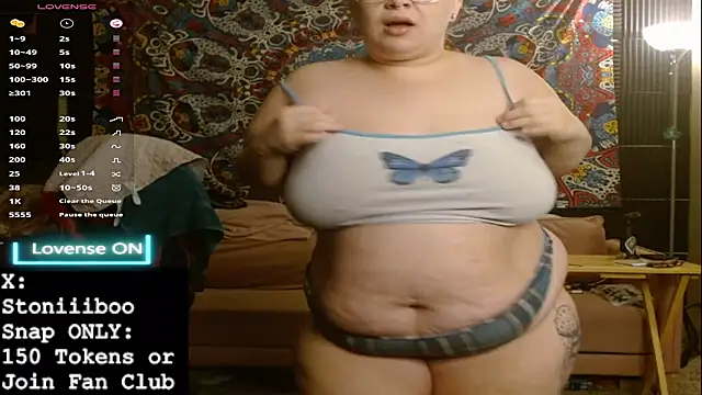 Snapshot of Stoniiiboo chatting on 10-10-25, 12:48 Stoniiiboo online show from 10-10-25, 12:48