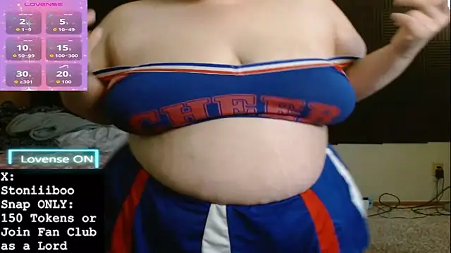 Snapshot of Stoniiiboo chatting on 12-14-25, 02:33 Stoniiiboo online show from 12-14-25, 02:33