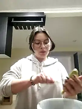 Snapshot of jessica_gomez chatting on 01-24-25, 12:42 jessica gomez online show from 01-24-25, 12:42