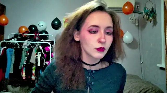 Snapshot of JoannaTompson chatting on 10-16-25, 02:34 JoannaTompson online show from 10-16-25, 02:34