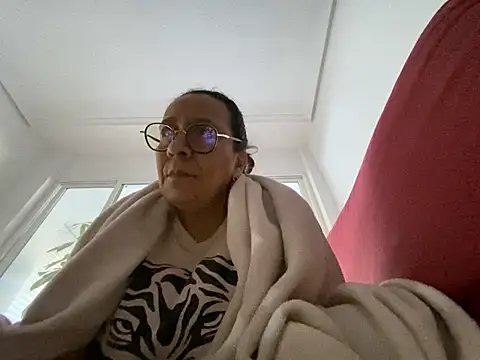 Snapshot of sweeviolet chatting on 01-18-25, 08:31 sweeviolet online show from 01-18-25, 08:31