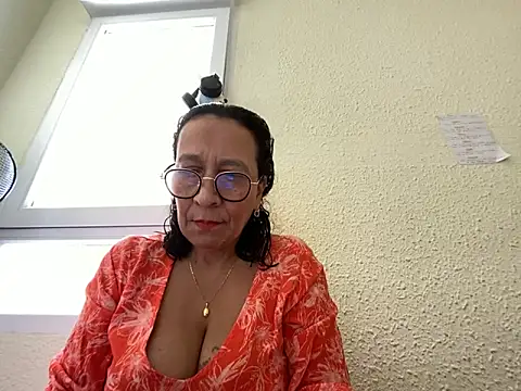 Snapshot of sweeviolet chatting on 02-08-25, 12:50 sweeviolet online show from 02-08-25, 12:50