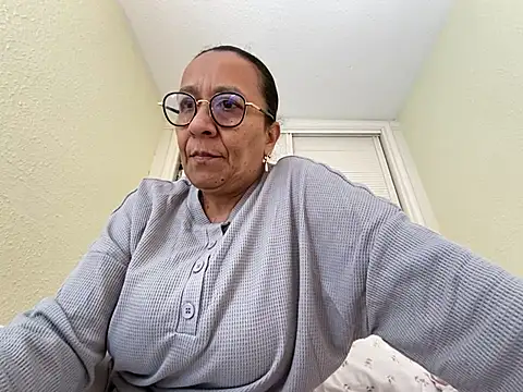 Snapshot of sweeviolet chatting on 02-22-25, 02:19 sweeviolet online show from 02-22-25, 02:19