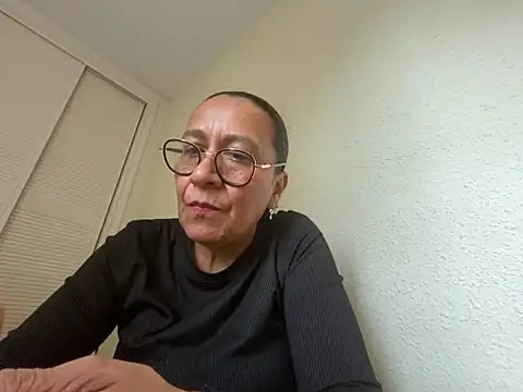 Snapshot of sweeviolet chatting on 03-03-25, 01:42 sweeviolet online show from 03-03-25, 01:42