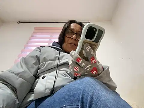 Snapshot of sweeviolet chatting on 02-05-26, 04:55 sweeviolet online show from 02-05-26, 04:55