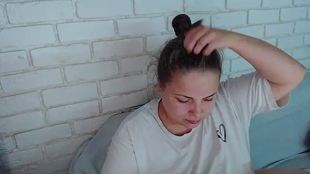 Snapshot of Crazyy_girl_ chatting on 10-26-25, 06:25 Crazyy girl online show from 10-26-25, 06:25