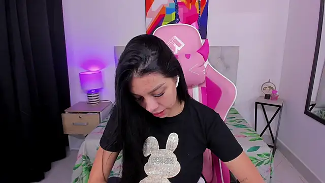 Snapshot of KristalFoxx chatting on 10-12-25, 10:25 KristalFoxx online show from 10-12-25, 10:25