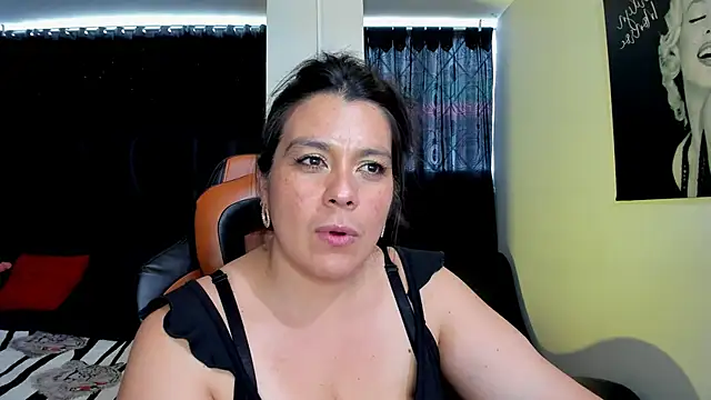 martina foxy  online show from 02-12-25, 06:40