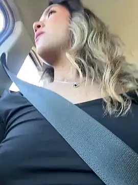 Snapshot of Mila_Morgan chatting on 01-22-25, 06:31 Mila Morgan online show from 01-22-25, 06:31