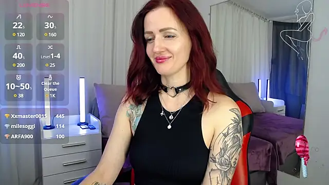 Snapshot of ElisaJane chatting on 12-24-24, 12:44 ElisaJane online show from 12-24-24, 12:44