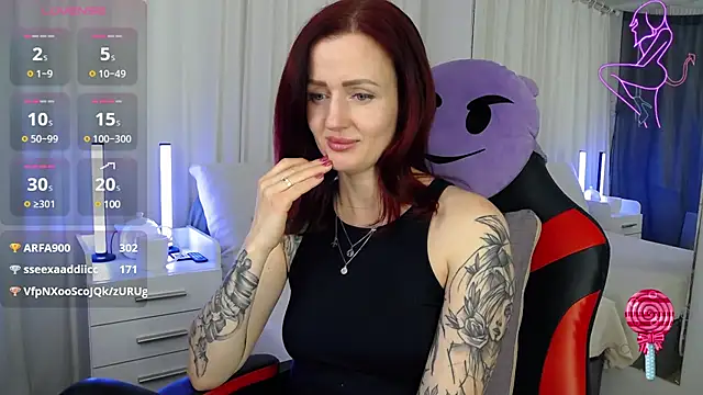 Snapshot of ElisaJane chatting on 01-10-25, 04:22 ElisaJane online show from 01-10-25, 04:22