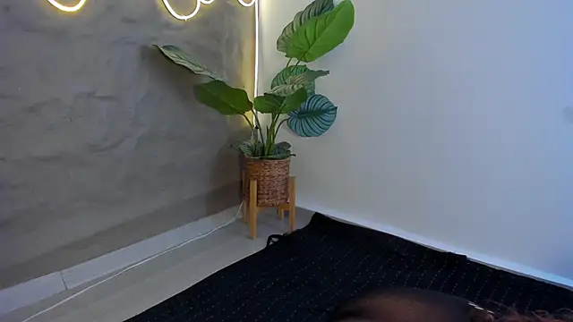 Snapshot of Isa__Blanc chatting on 01-22-25, 03:20 Isa Blanc online show from 01-22-25, 03:20