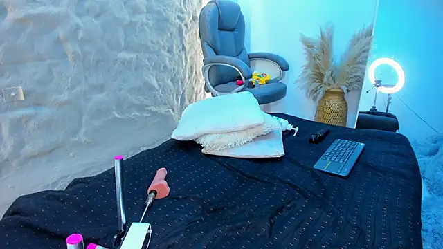 Snapshot of Isa__Blanc chatting on 02-13-25, 09:20 Isa Blanc online show from 02-13-25, 09:20