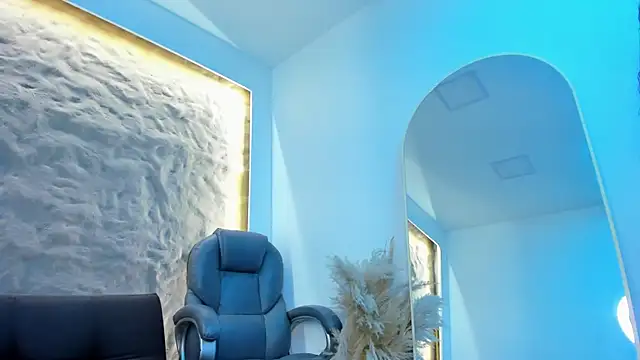 Snapshot of Isa__Blanc chatting on 02-27-25, 03:04 Isa Blanc online show from 02-27-25, 03:04