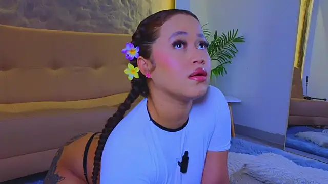 Snapshot of Isa__Blanc chatting on 10-06-25, 03:15 Isa Blanc online show from 10-06-25, 03:15