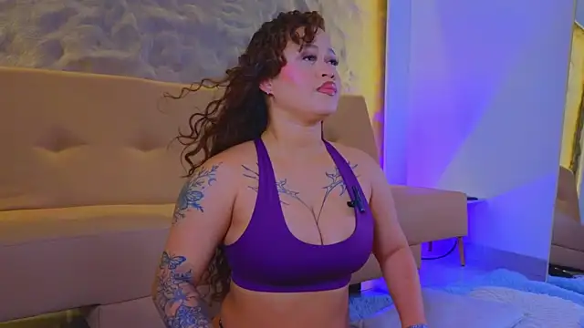 Snapshot of Isa__Blanc chatting on 10-10-25, 01:26 Isa Blanc online show from 10-10-25, 01:26