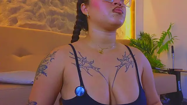 Snapshot of Isa__Blanc chatting on 11-28-25, 03:09 Isa Blanc online show from 11-28-25, 03:09