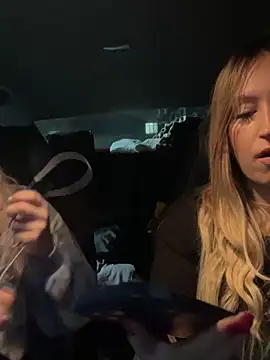 Snapshot of MerlinDave chatting on 12-26-24, 01:18 MerlinDave online show from 12-26-24, 01:18