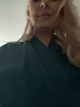 Snapshot of MerlinDave chatting on 12-28-24, 01:39 MerlinDave online show from 12-28-24, 01:39