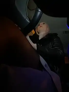 Snapshot of MerlinDave chatting on 12-29-24, 01:34 MerlinDave online show from 12-29-24, 01:34