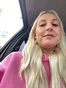 Snapshot of MerlinDave chatting on 09-12-25, 01:28 MerlinDave online show from 09-12-25, 01:28