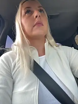 Snapshot of MerlinDave chatting on 09-18-25, 01:18 MerlinDave online show from 09-18-25, 01:18