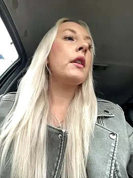 Snapshot of MerlinDave chatting on 09-28-25, 01:44 MerlinDave online show from 09-28-25, 01:44