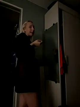 Snapshot of MerlinDave chatting on 10-03-25, 12:07 MerlinDave online show from 10-03-25, 12:07