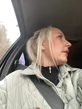 Snapshot of MerlinDave chatting on 10-22-25, 02:12 MerlinDave online show from 10-22-25, 02:12