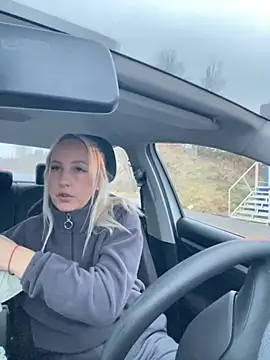 Snapshot of MerlinDave chatting on 10-27-25, 01:31 MerlinDave online show from 10-27-25, 01:31