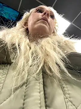 Snapshot of MerlinDave chatting on 10-30-25, 01:18 MerlinDave online show from 10-30-25, 01:18