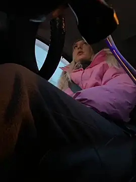 Snapshot of MerlinDave chatting on 11-06-25, 01:17 MerlinDave online show from 11-06-25, 01:17