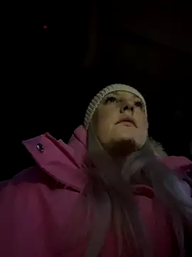 Snapshot of MerlinDave chatting on 11-28-25, 01:52 MerlinDave online show from 11-28-25, 01:52