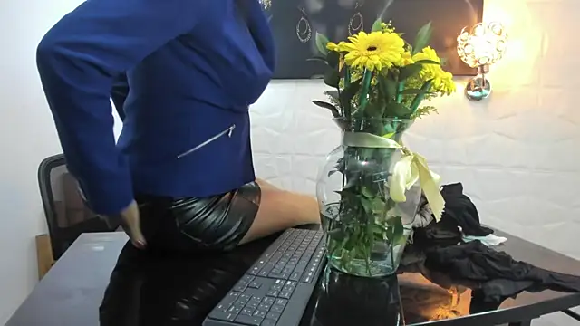 miss lucero1 online show from 02-11-25, 07:59